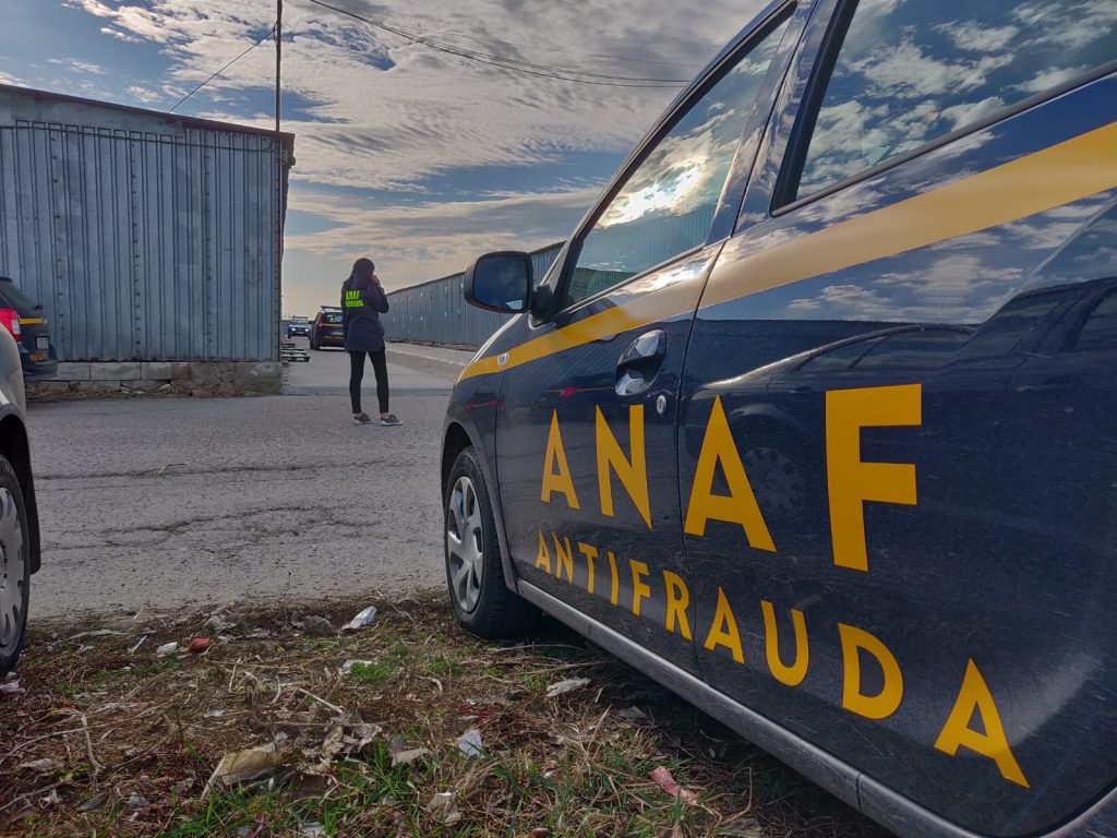 Patru Firme din Ilfov, Amendate pentru Nereguli la Depozitarea și Vânzarea de Legume și Fructe Patru firme din județul Ilfov care activează în domeniul depozitării și comercializării de legume și fructe din import au fost amendate cu o sumă totală de 100.000 de lei (aproximativ 20.000 EUR)