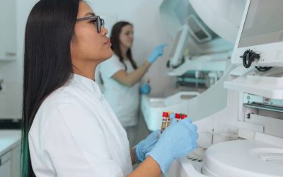 Analiză URGENTĂ pentru românii născuți înainte de 1975: Boală gravă, riscuri mari