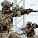 România detronează Rusia: Kalașnikovul, OUT. SIG Sauer, arme de asalt, IN Europa