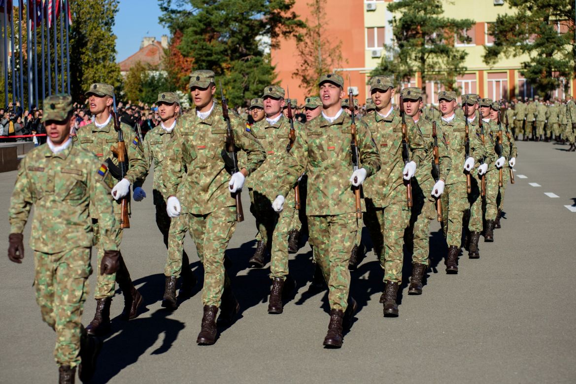 Armata Română face recrutări: Unde se antrenează și ce salarii primesc soldații