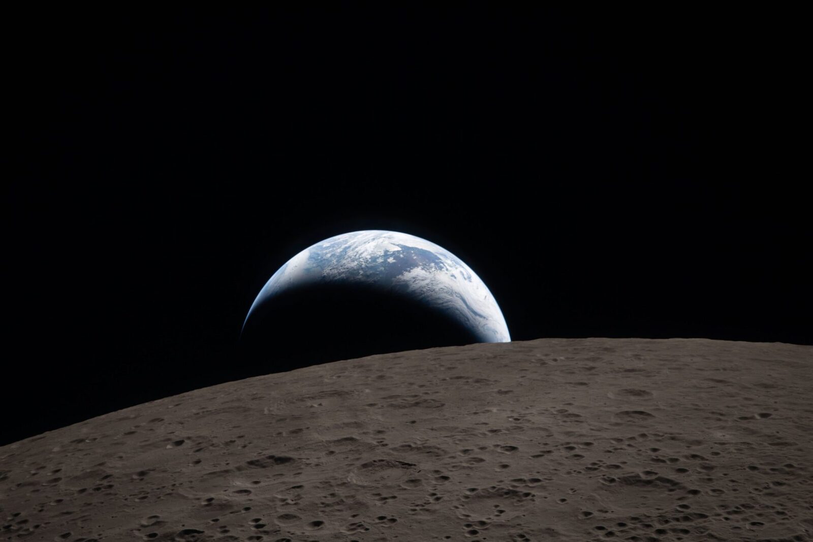 Japonia, visul energiei solare: Vrea să aducă curent de pe Lună