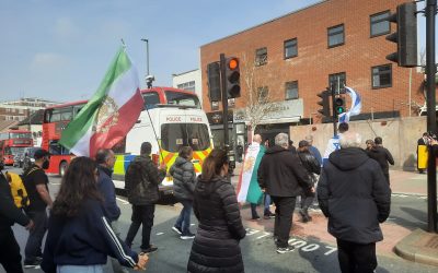 Trei tineri arestați în legătură cu incendierea ambulanțelor din Londra Trei tineri cu vârste cuprinse între 17 și 20 de ani au fost arestați miercuri în urma unui atac care a dus la incendierea a patru ambulanțe ale unei organizații medicale evreiești din Londra