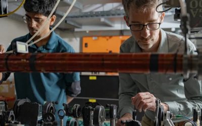 Fizicienii au „capturat” entanglementul în mișcarea atomilor: o descoperire cu potențial major Într-un experiment recent, cercetătorii au reușit să observe fenomenul de entanglement cuantic în mișcarea atomilor