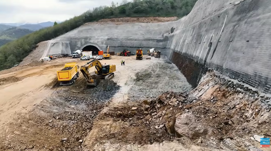 Noi imagini pe A1 Sibiu-Pitești: Secțiunea cu șapte tuneluri, pas vital