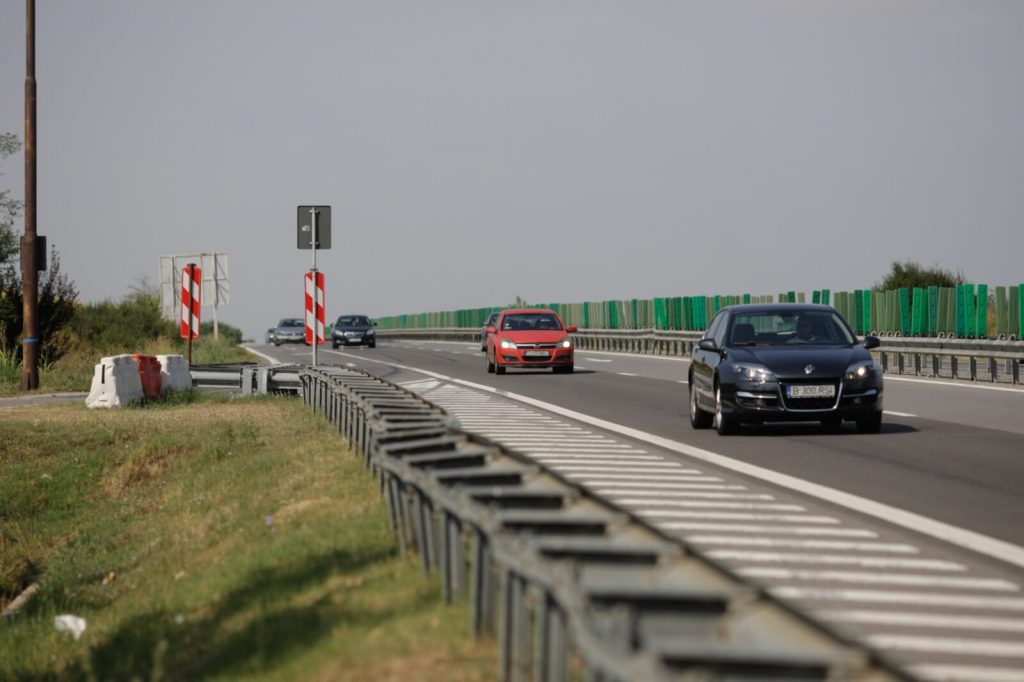 Restricții de circulație pentru camioane pe Autostrada Soarelui și alte drumuri în perioada Paștelui În pragul sărbătorilor Pascale, când mulți români aleg să plece în mini-vacanțe, Compania Națională de Administrare a Infrastructurii Rutiere (CNAIR) anunță restricții de circulație pentru anumite categorii de vehicule pe principalele artere rutiere