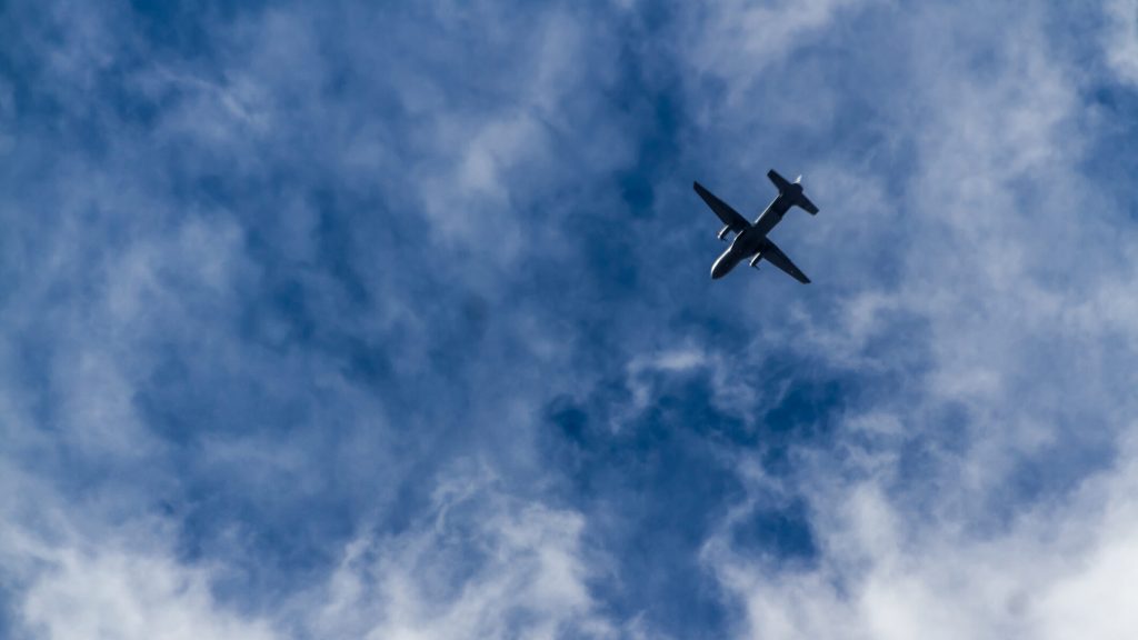 Paturi la clasa economică, interdicții noi în aviație (FOTO)