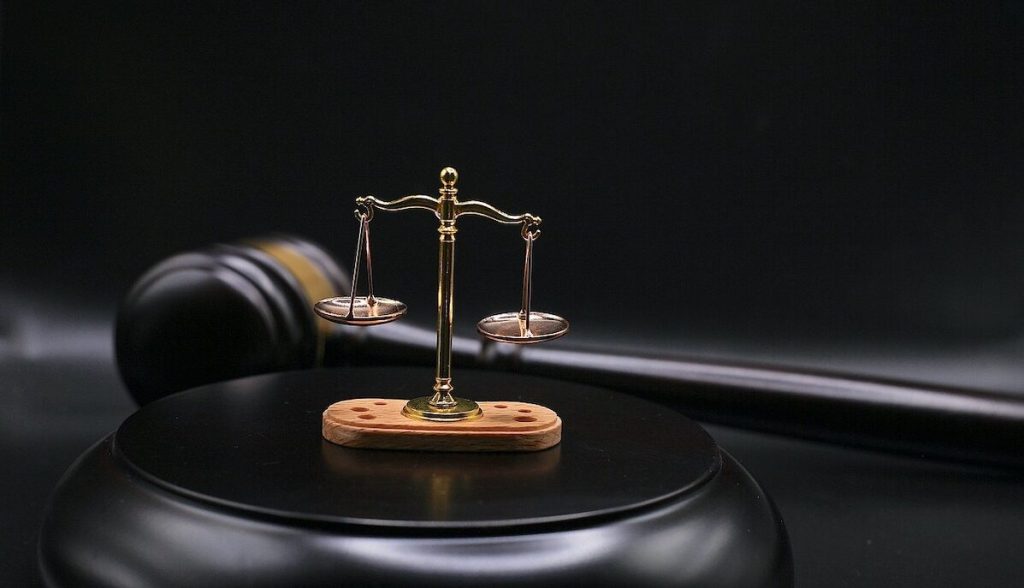 Ministerul Justiției a actualizat onorariile avocaților în materie penală Ministerul Justiției a anunțat, miercuri, că a fost semnat actul adițional prin care sunt actualizate onorariile avocaților pentru asistența juridică în penal și pentru alte servicii juridice