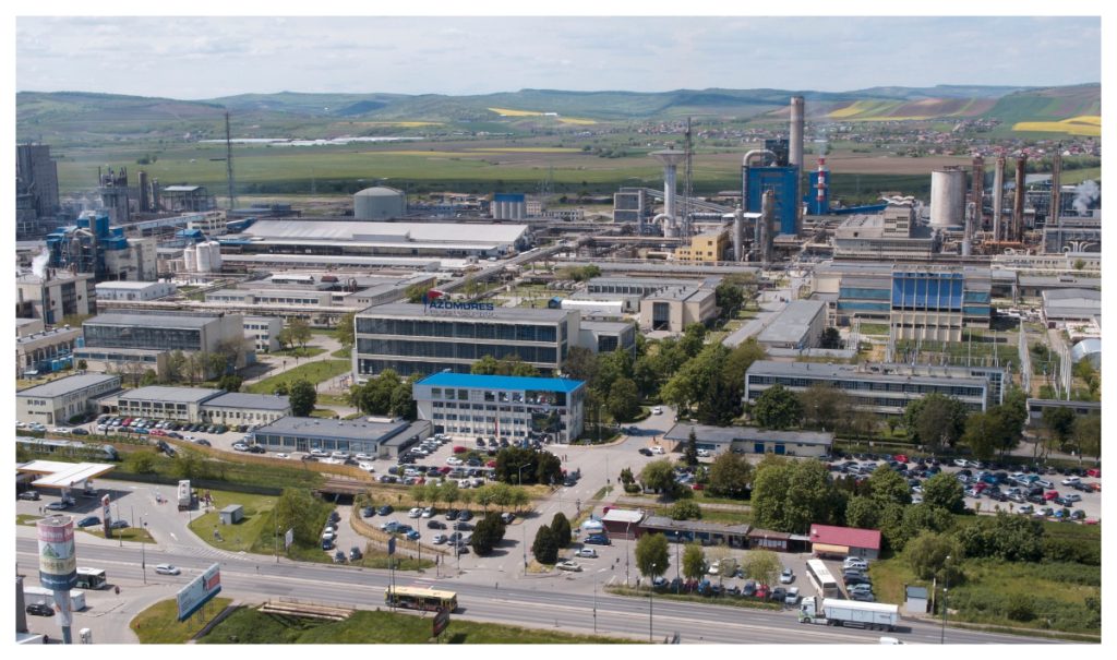 Azomureș, măcel la porțile șomajului: Sute de angajați, pe străzi. Sindicatele, revoltate