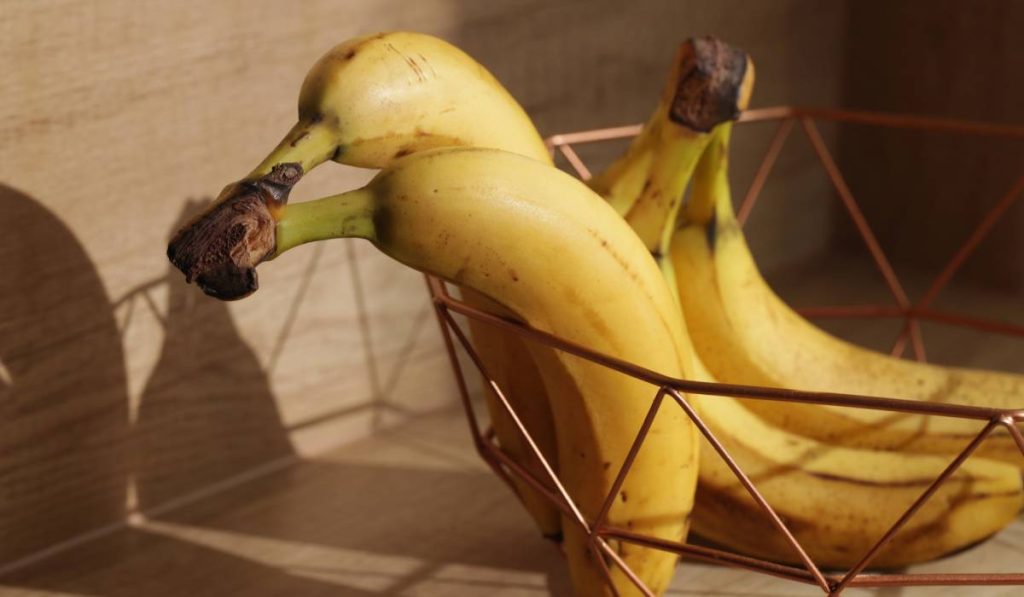 De ce NU mai ține banane în fructieră: Trucul salvator, testat!