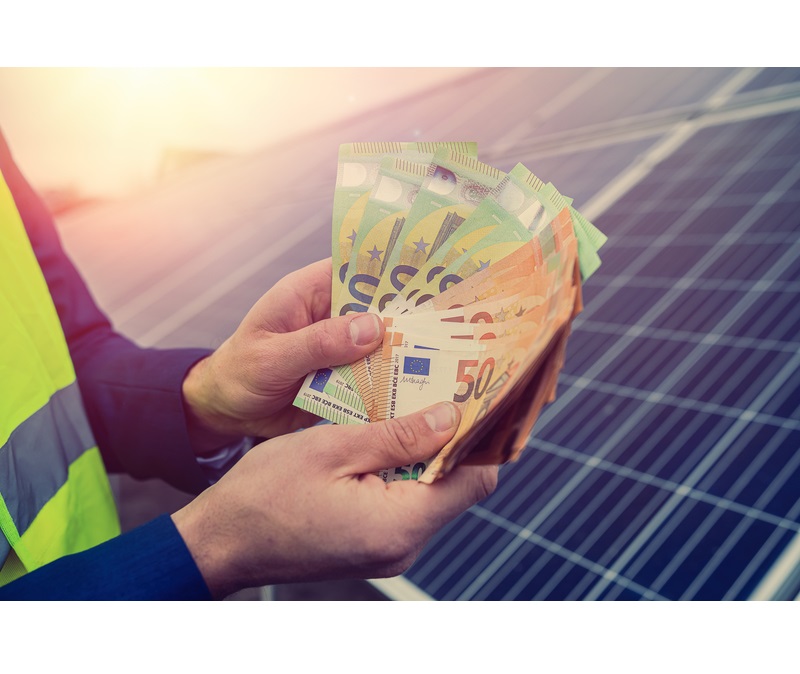 O nouă schemă de finanțare europeană, de 200 de milioane de euro, pentru fermieri și antreprenorii din industria alimentară București – Fermierii și companiile din sectorul agro-alimentar din România vor avea acces la fonduri europene nerambursabile pentru a-și instala panouri solare