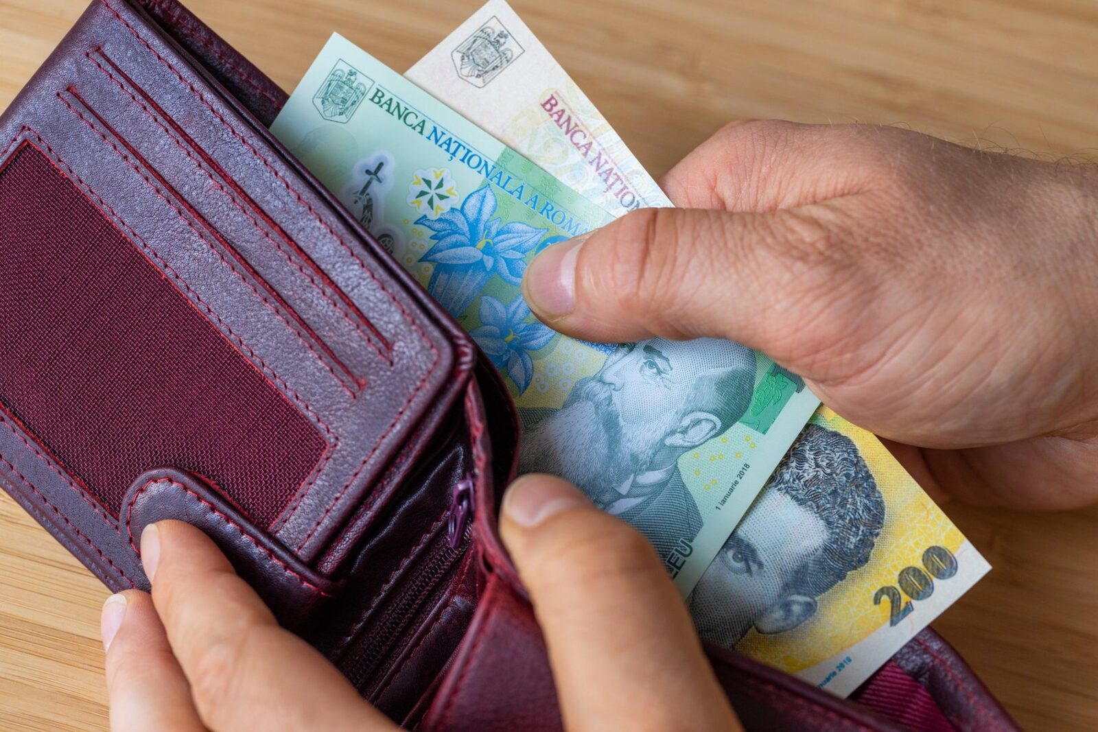 Consiliul Concurenței avertizează: Companiile, atente la majorările artificiale de prețuri În contextul economic internațional dificil, Consiliul Concurenței monitorizează atent piața și avertizează companiile să nu profite de situație pentru a majora artificial prețurile