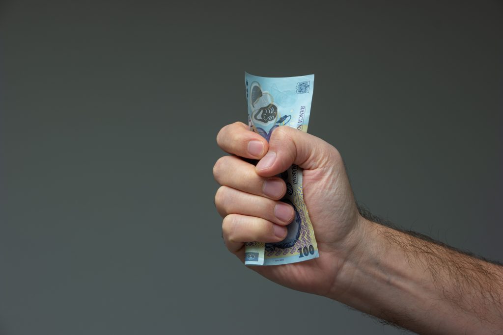 Lista RUȘINII: Cine va fi trecut pe lista datornicilor la autoritățile locale