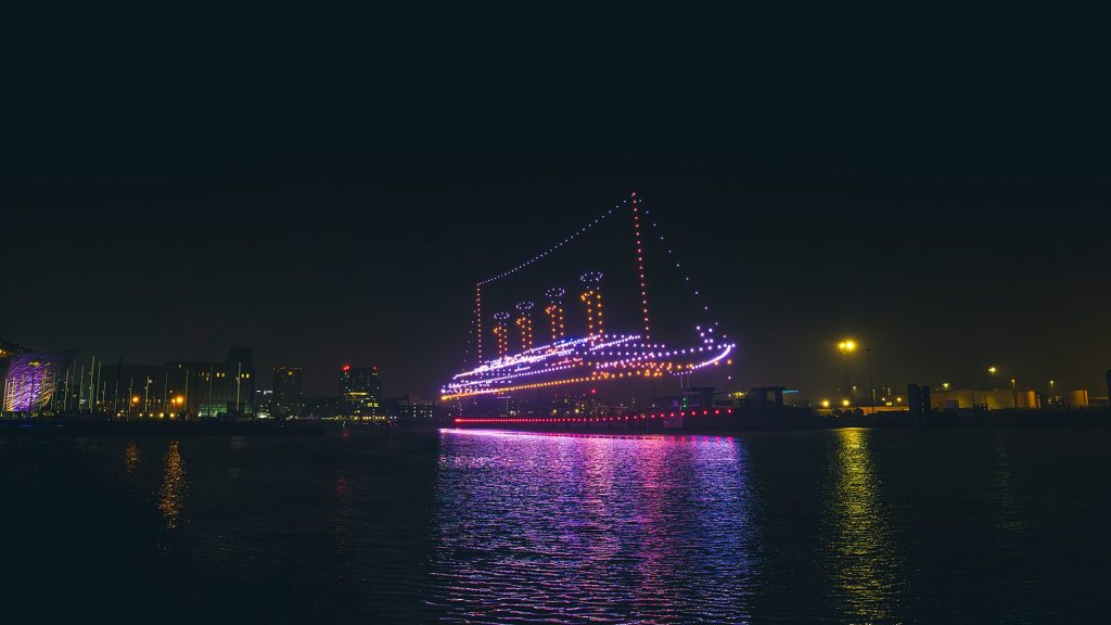 O „recreare” spectaculoasă a Titanicului, realizată cu ajutorul a aproape 1.000 de drone, marchează lansarea campaniei „Made Of Here” a BBC în Irlanda de Nord