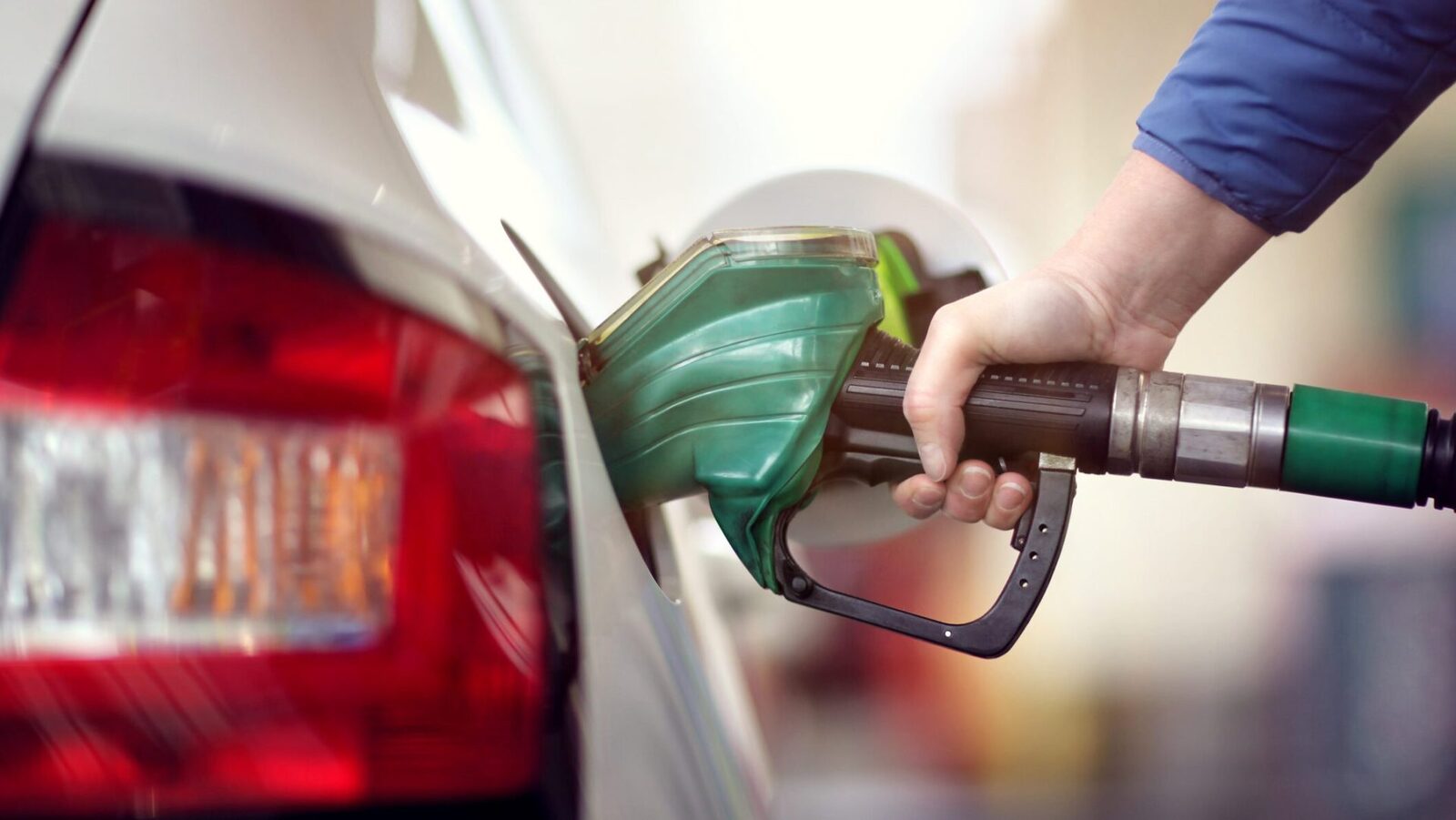 Combustibilul, un „lux” tot mai scump: Cum să reduci cheltuielile la pompă Prețurile carburanților au atins cote alarmante în ultima perioadă, punând o presiune semnificativă pe bugetele șoferilor români