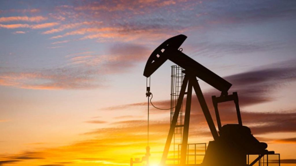 Ivan: Benzinăriile au carburant, stocuri suplimentare așteaptă în România