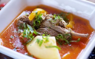 Borșul de miel: Beneficii și riscuri. Cum îl prepari corect pentru o masă delicioasă