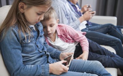 Interdicție DURĂ pe social media pentru minori: Ce prevede legea?