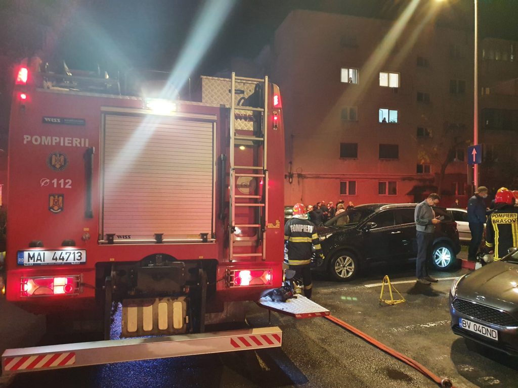 Incendiu în Brașov: 25 de persoane, evacuate dintr-un apartament