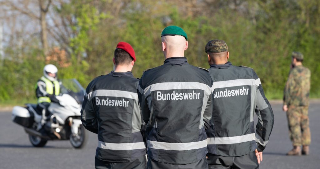 Germania a stârnit dezbateri privind libertatea de mișcare a cetățenilor săi, după ce o nouă lege a recrutării a intrat în vigoare la începutul anului