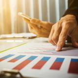 Industria din România, încă în contracție, dar cu semne de reviriment în martie