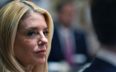 Presidente Trump ia în considerare înlocuirea Procurorului General Pam Bondi cu Lee Zeldin Informații din surse multiple indică faptul că fostul președinte Donald Trump a discutat în privat despre posibilitatea de a o demite pe procurorul general Pam Bondi