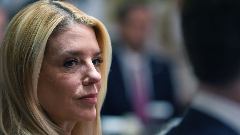 Trump a discutat demiterea Procurorului General Pam Bondi, spun surse