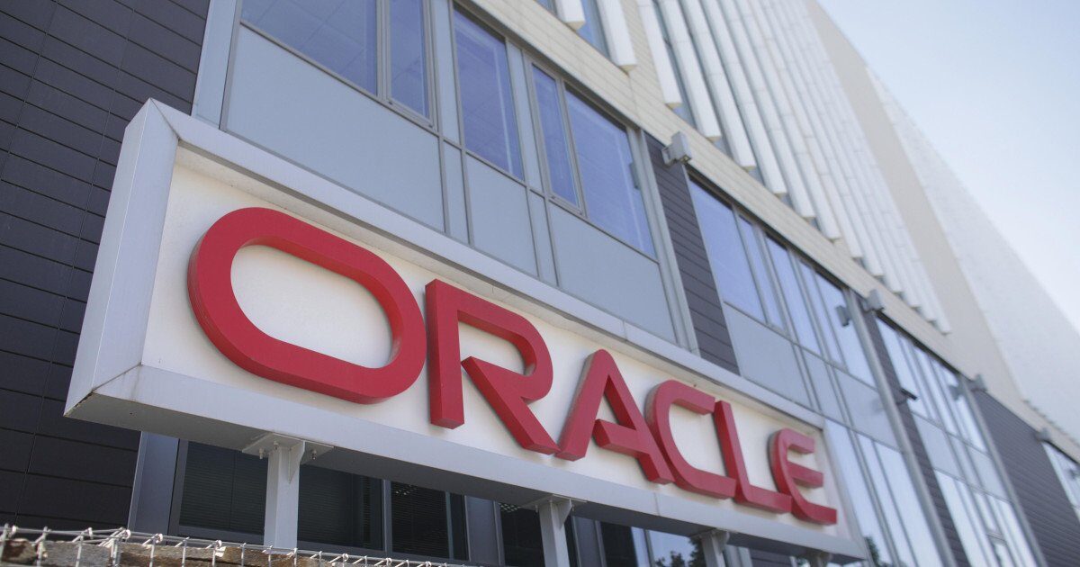 Oracle, lovită de concedieri masive pe fondul investițiilor în Inteligența Artificială Gigantul american din domeniul software, Oracle, a demarat un nou val de concedieri, miile de angajați urmând să-și piardă locurile de muncă