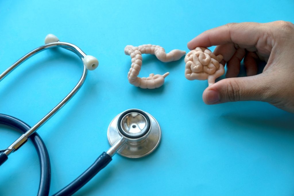 Tineri loviți de CANCER de colon: Fenomenul global ce uimește medicii în România și Europa