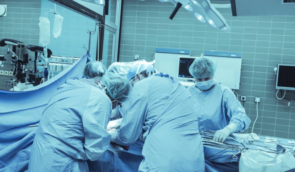 Cancerul de colon, o formă de cancer frecventă și periculoasă, continuă să fie diagnosticat, în multe cazuri, prea târziu