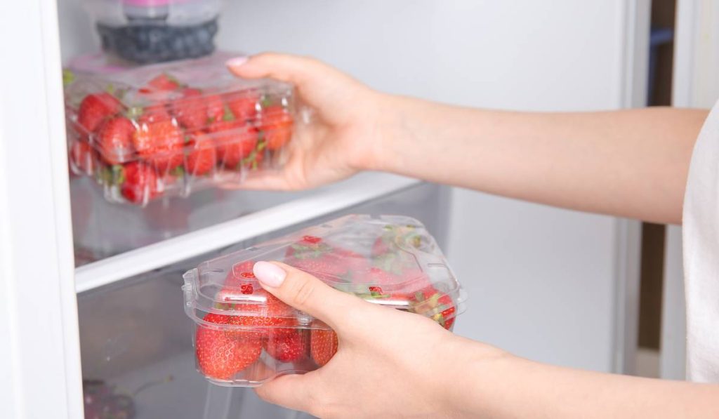 În ce păstrezi CĂPȘUNILE să reziste 10 zile primăvara – trucuri utile