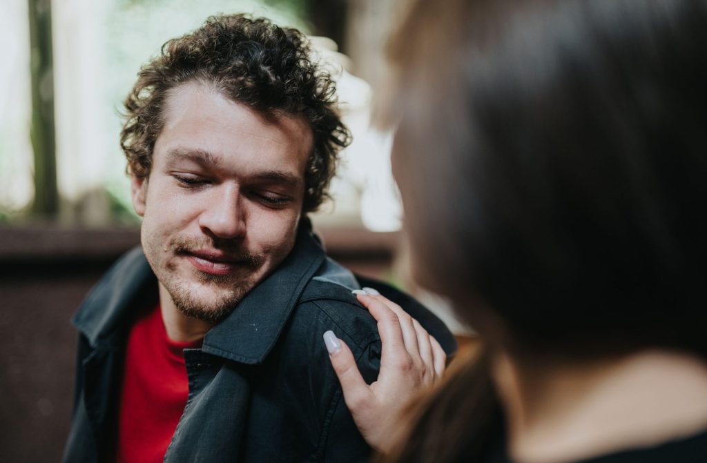 Psihologii dezvăluie: Secretele puterii de atracție ale oamenilor carismatici