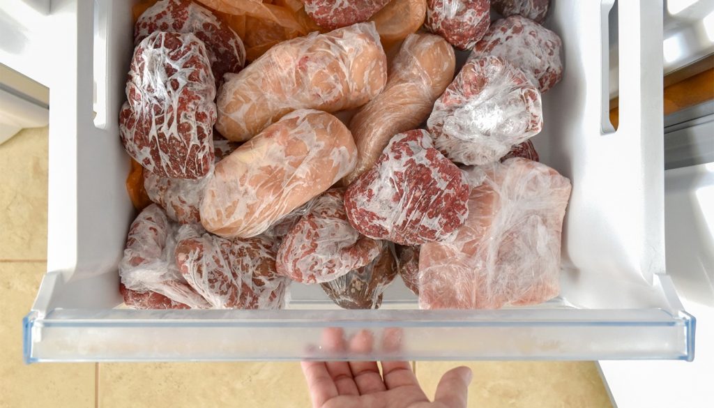 Cât rezistă mielul la congelator? E mai „mofturos” ca vita și puiul