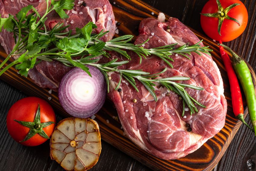 Șoc pe piață înainte de Paște: Cât costă mielul în 2026? Românii, luați prin surprindere