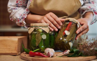 Castraveți murați crocanți: Ingredientul SECRET din borcan!