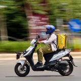 Câți bani scoate un livrator pakistanez pe săptămână în Constanța?