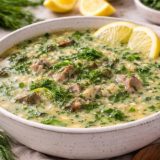 Cea mai ciudată rețetă de Paști: Ce mănâncă grecii în noaptea de Înviere