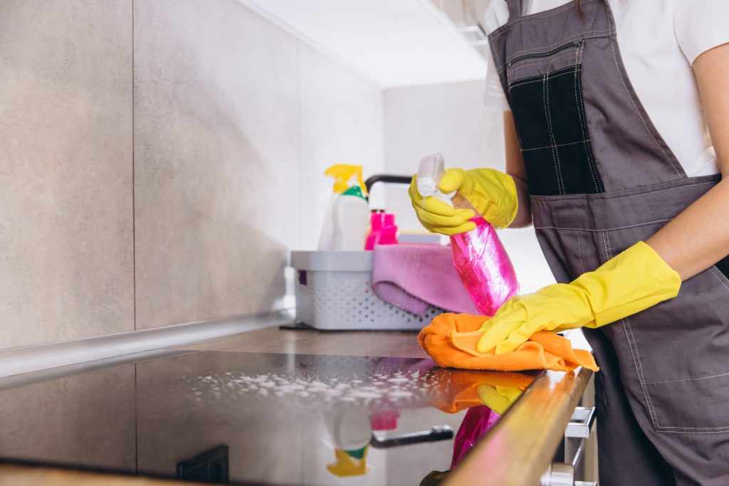 Curăţenia obsesivă, semn de frică şi îngrijorare constantă, spun psihologii