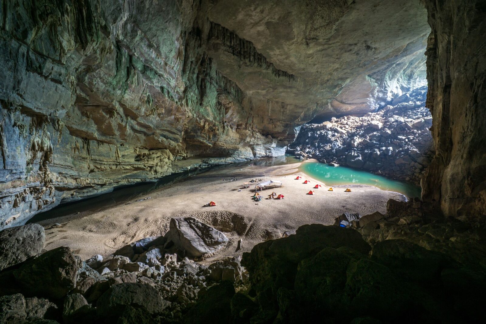 Bărbatul care a descoperit cea mai mare peșteră din lume și a „pierdut-o”