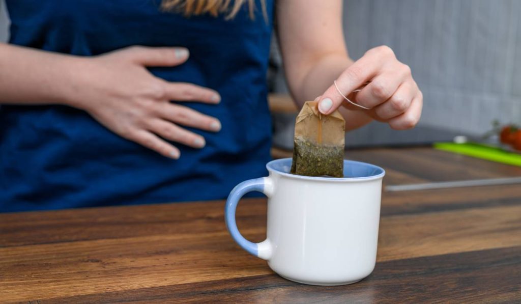 Ceaiuri calmante după Paște: Scapă de balonare și arsuri gastrice ușor