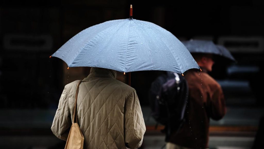 Ciclon periculoas peste România azi, urmat de aer polar: Ploi și frig în aprilie