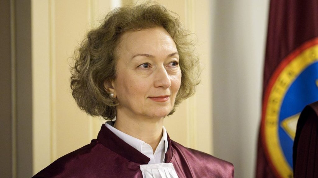 Populismul și rețelele, pericol pentru democrație în România, avertizează șefa CCR