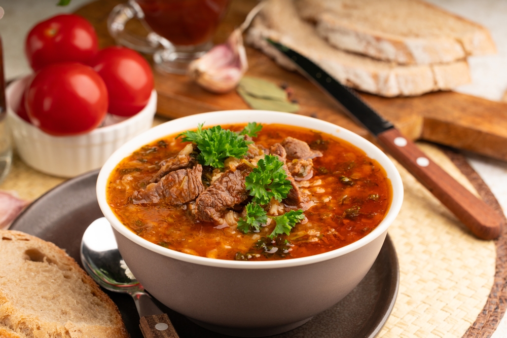 Ciorbă de miel ca la bunici: Rețeta SECRETĂ pentru un gust desăvârșit