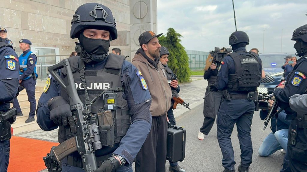 Coiful de la Coțofenești și brățările dacice, acasă: Escortă specială în România