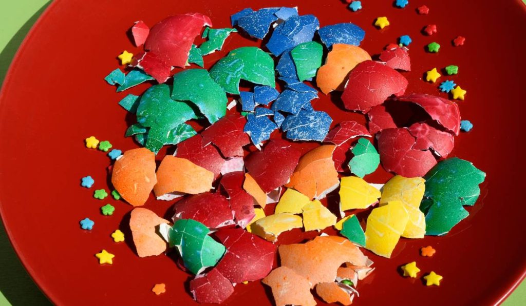 Nu arunca cojile de ouă de Paște! „Ceaiul” minune pentru grădina ta