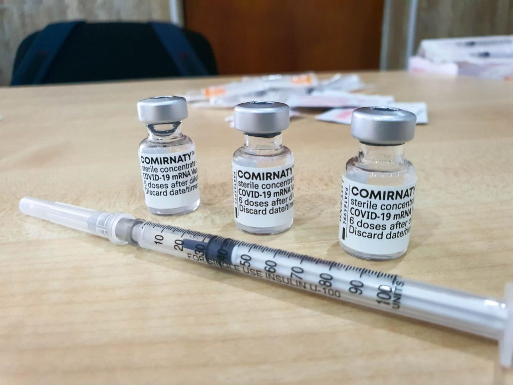România, obligată la plata a peste 3 miliarde de lei către Pfizer și achiziția a 29 de milioane de doze de vaccin Tribunalul de Primă Instanță Francofon din Bruxelles a decis, miercuri, ca România să plătească peste 3 miliarde de lei către companiile farmaceutice Pfizer și BioNTech