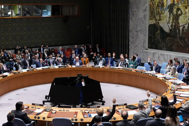 Consiliul de Securitate al ONU amână din nou votul privind rezoluția referitoare la Strâmtoarea ORMUZ NEW YORK – Consiliul de Securitate al Organizației Națiunilor Unite a amânat, din nou, votul asupra rezoluției care vizează situația din Strâmtoarea ORMUZ