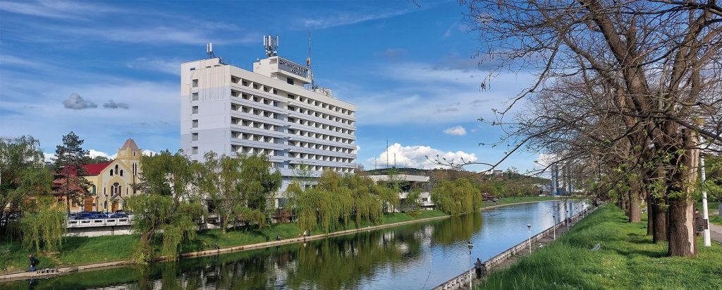 ORADEA, 6 mai 2024 – Hotelul Continental Forum din Oradea și-a redeschis porțile, după o investiție de peste 4 milioane de euro, anunțată în 2024