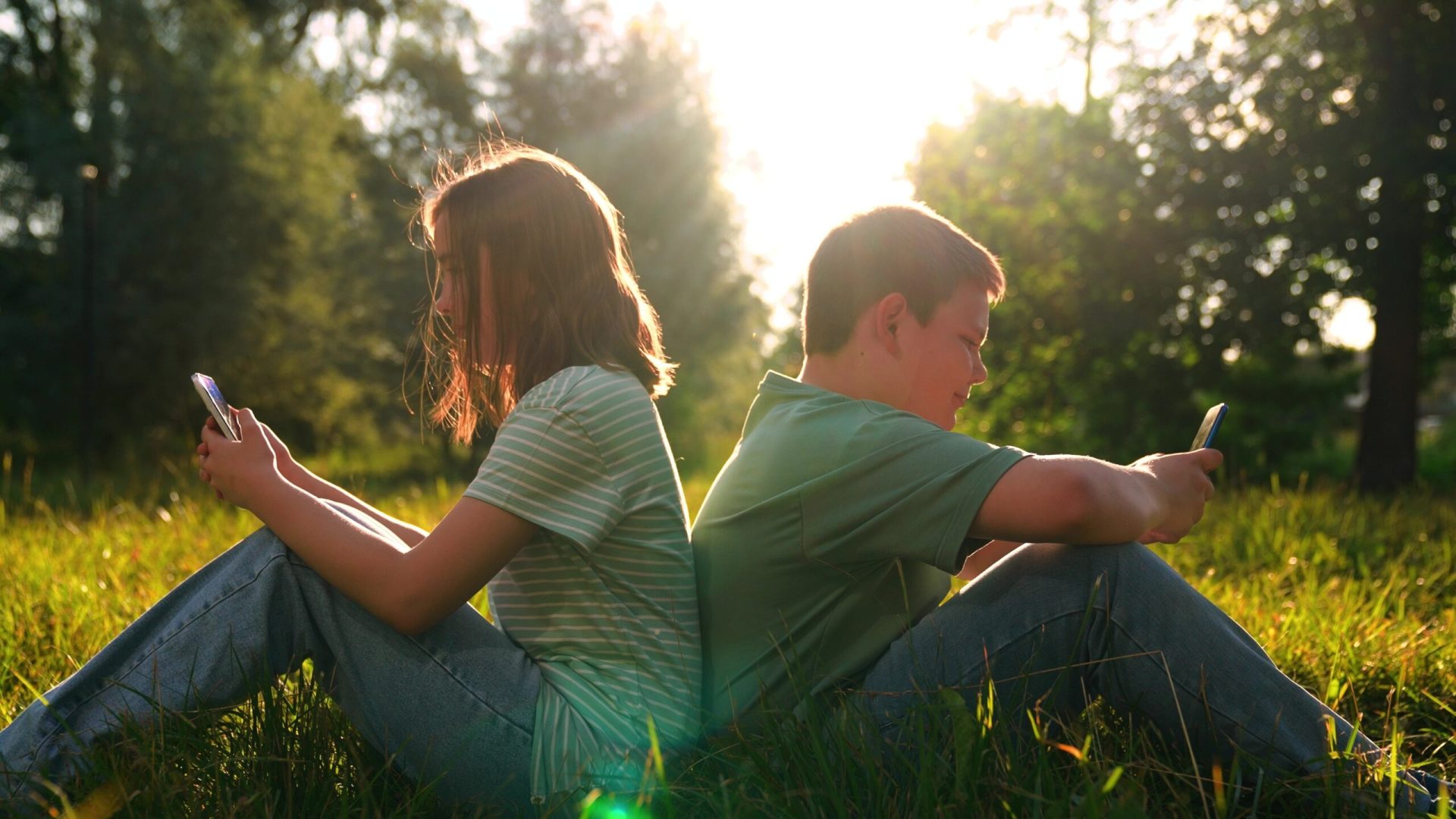 Copiii și ecranele: Cât de mult este prea mult și ce pot face părinții În contextul unei lumi dominate de tehnologie, autoritățile medicale recomandă o abordare echilibrată în ceea ce privește timpul petrecut de copii în fața ecranelor