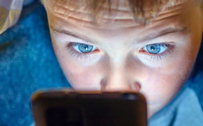 Copiii, experți în AI, părinții, depășiți: Noul decalaj digital din familie