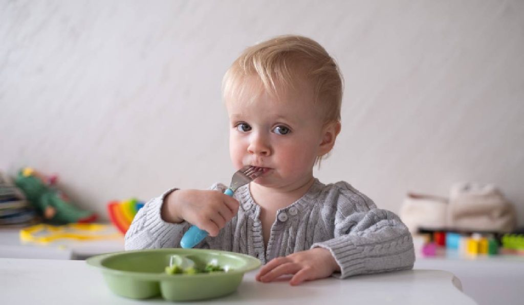 Ce mănâncă, de fapt, copiii pediatrilor la cină: Lista alimentelor permise